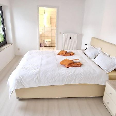 Luna City-Apartment 80Qm 2 Zimmer 2 Baeder 20Km Messe Airport クレーフェルト エクステリア 写真