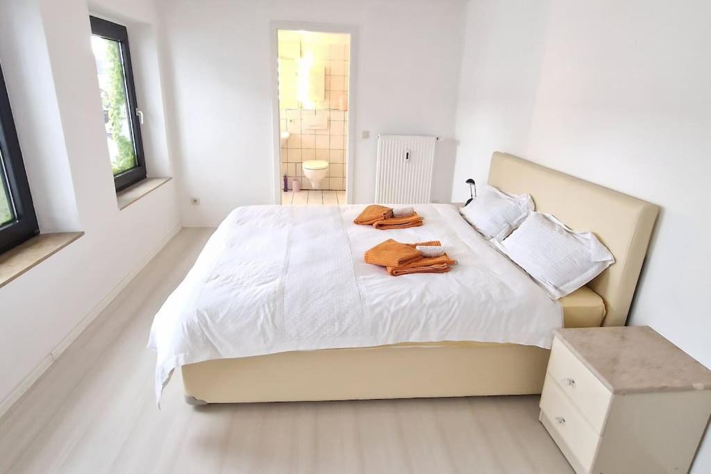 Luna City-Apartment 80Qm 2 Zimmer 2 Baeder 20Km Messe Airport クレーフェルト エクステリア 写真