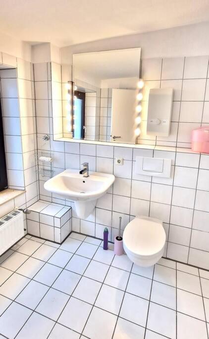 Luna City-Apartment 80Qm 2 Zimmer 2 Baeder 20Km Messe Airport クレーフェルト エクステリア 写真